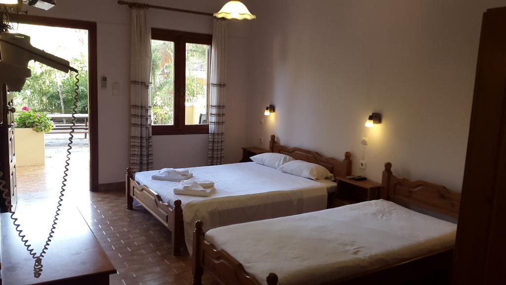 Stelios Rooms 팔라이오코라 외부 사진
